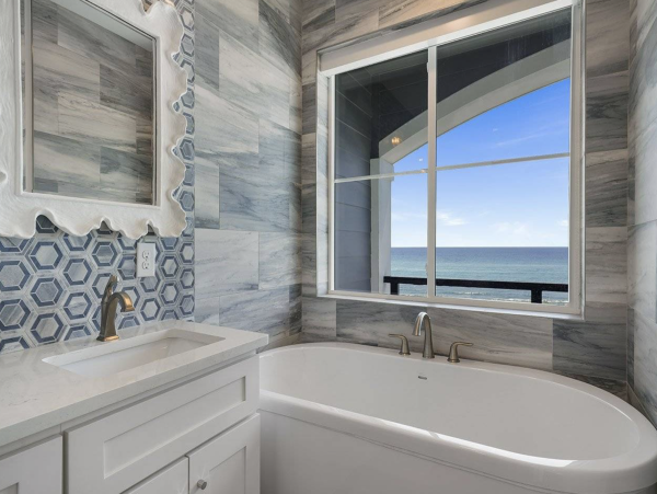 Beachfront Luxury Six Bedroom Vacation Rental in Destin with Rooftop Pool
